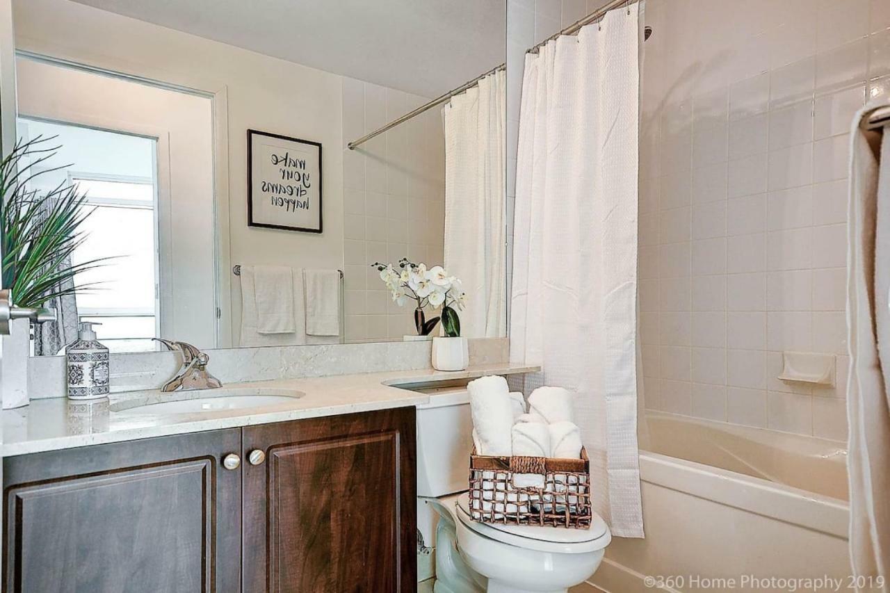 30 Off Lake View Property Heart Of Downtown Toronto Esterno foto