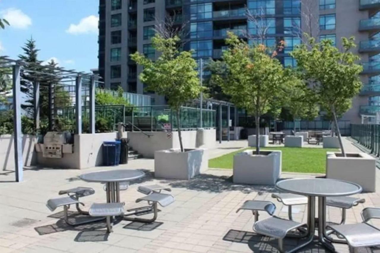 30 Off Lake View Property Heart Of Downtown Toronto Esterno foto