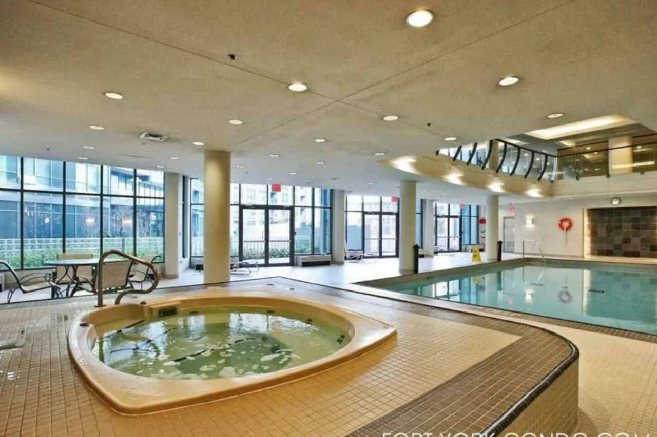 30 Off Lake View Property Heart Of Downtown Toronto Esterno foto