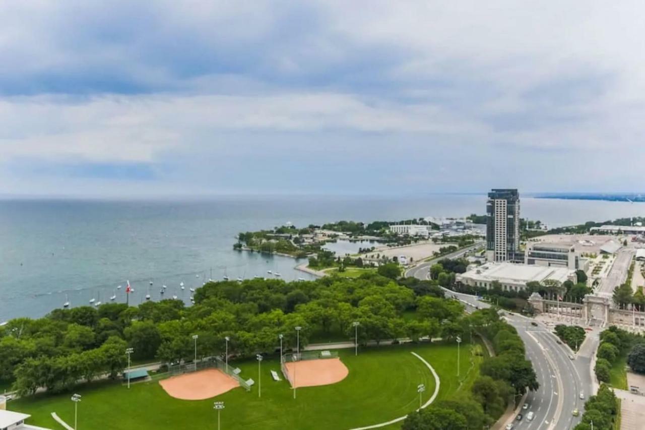 30 Off Lake View Property Heart Of Downtown Toronto Esterno foto