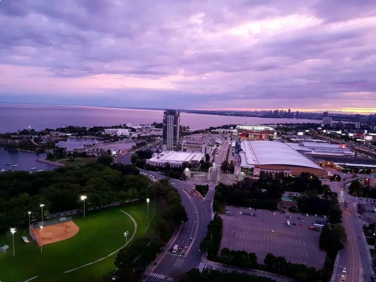 30 Off Lake View Property Heart Of Downtown Toronto Esterno foto