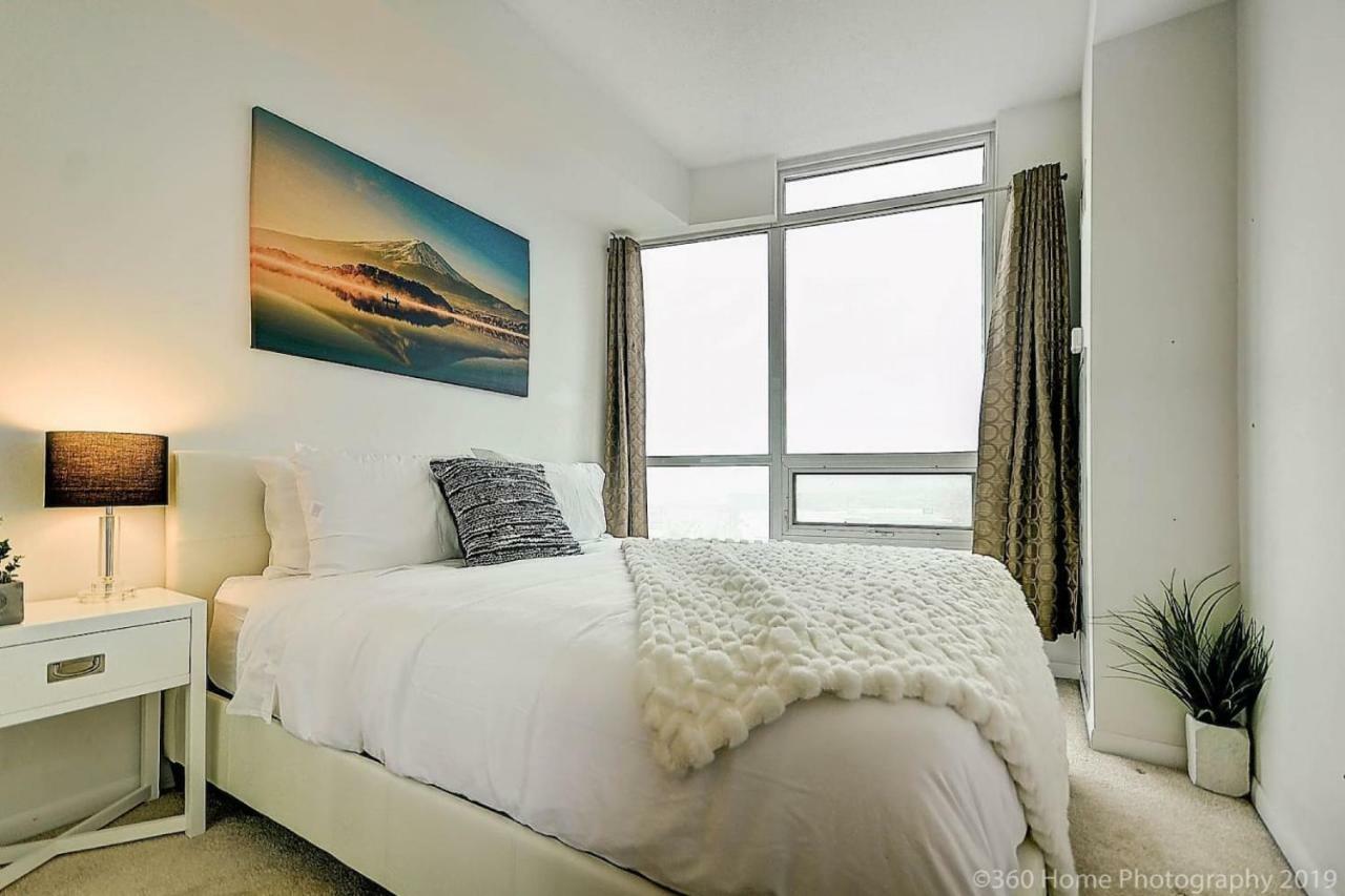 30 Off Lake View Property Heart Of Downtown Toronto Esterno foto