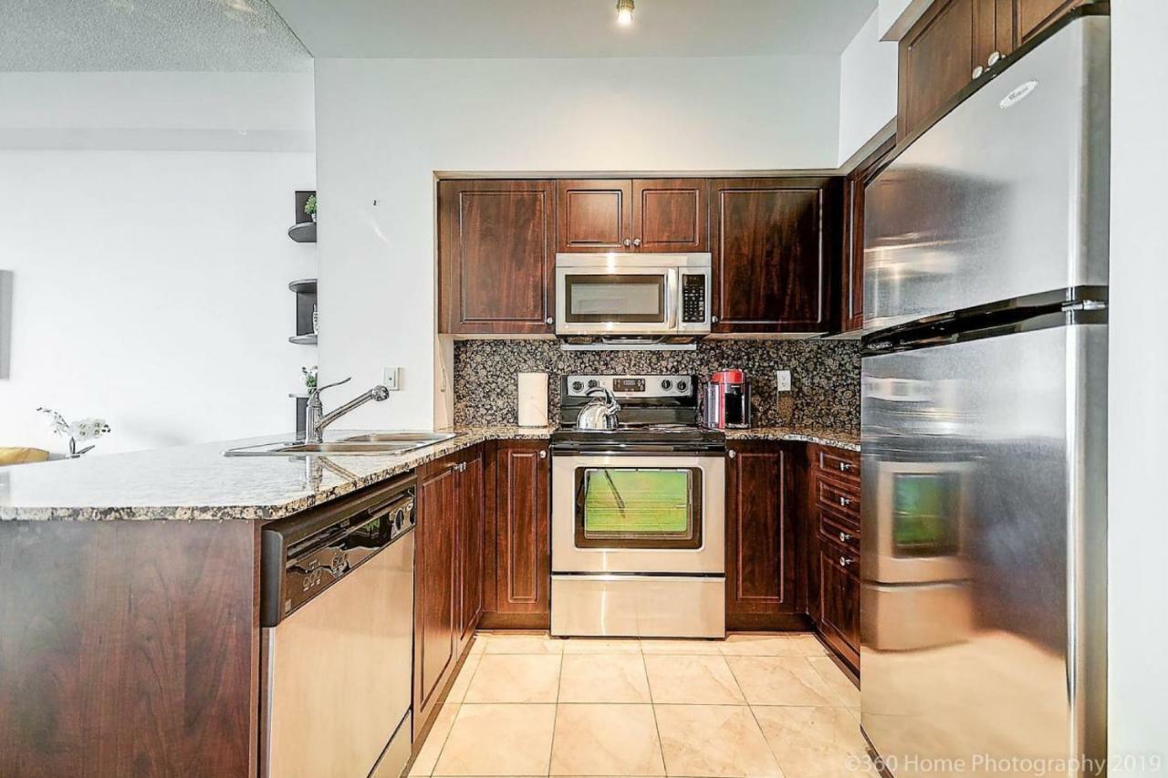 30 Off Lake View Property Heart Of Downtown Toronto Esterno foto